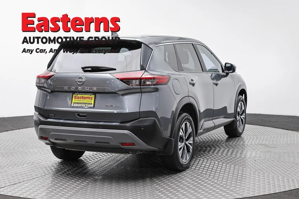 Used 2023 Gray Nissan SV image 5