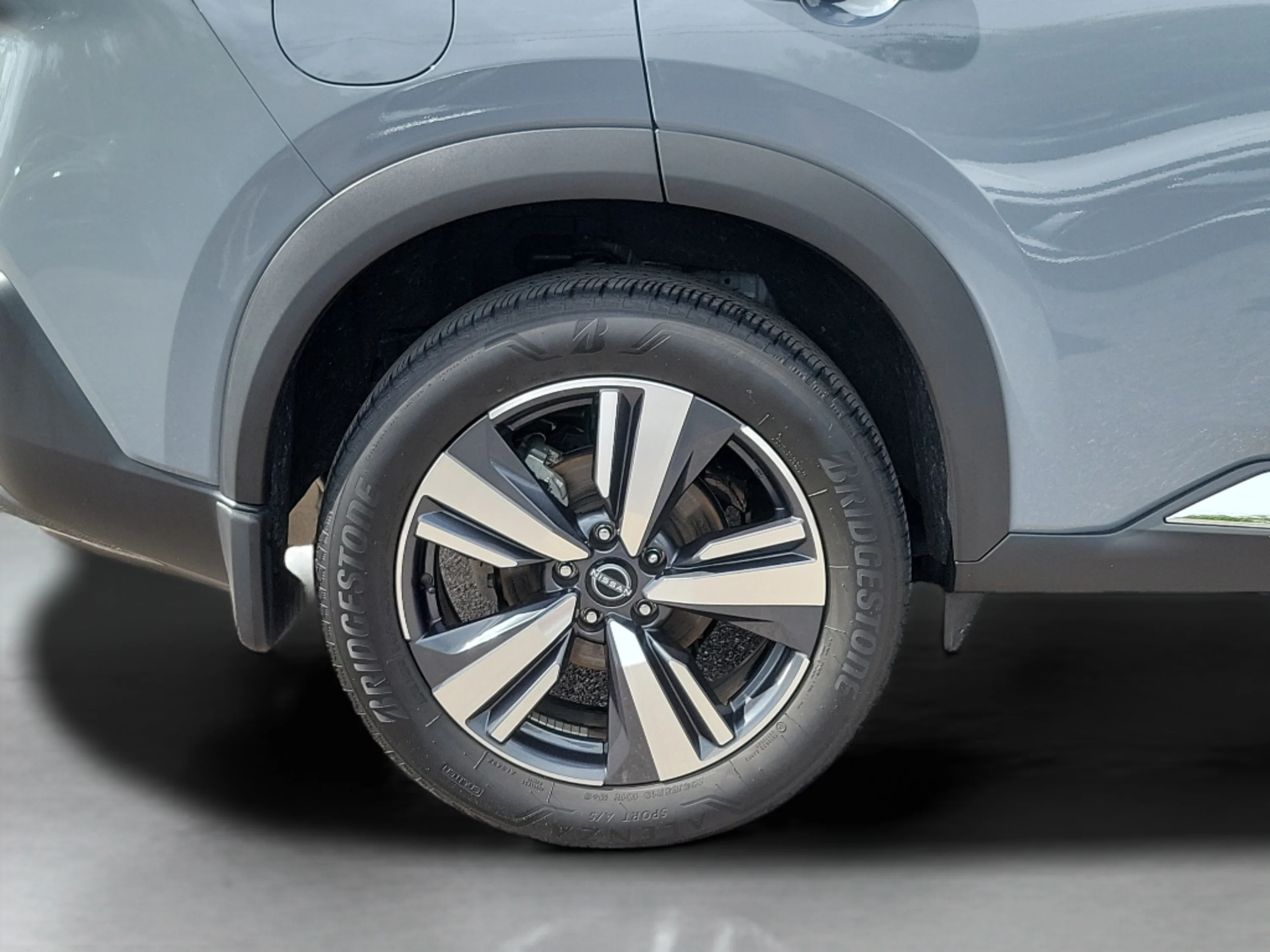 Used 2023 Boulder Gray Pearl Nissan SL image 39