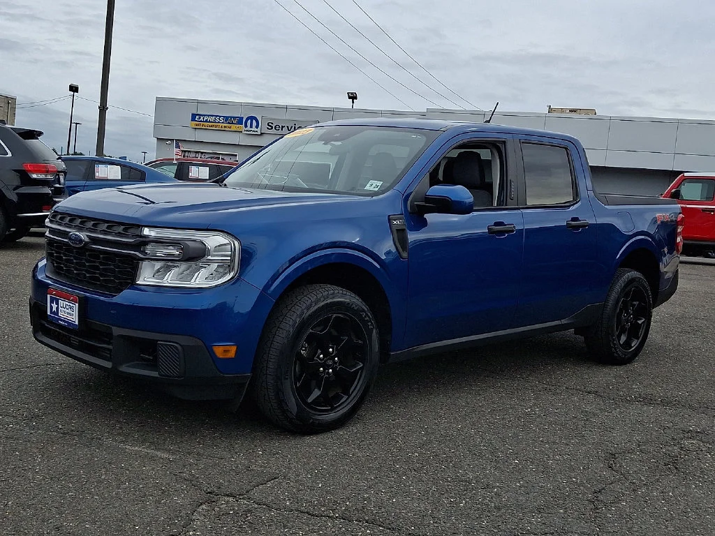 Used 2023 Atlas Blue Metallic Ford XLT image 6