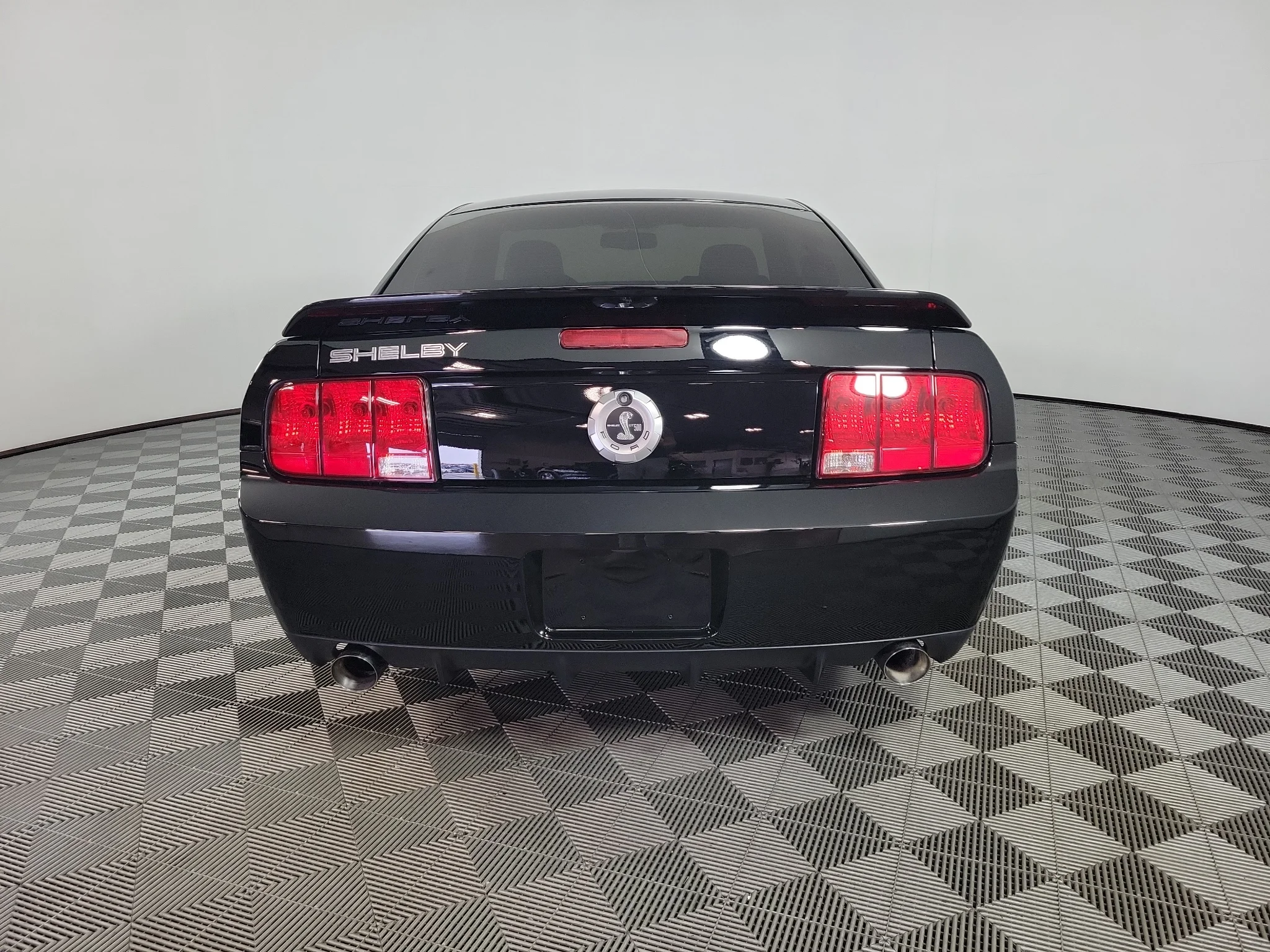 Used 2008 Ebony Clearcoat Ford Shelby GT500 image 9