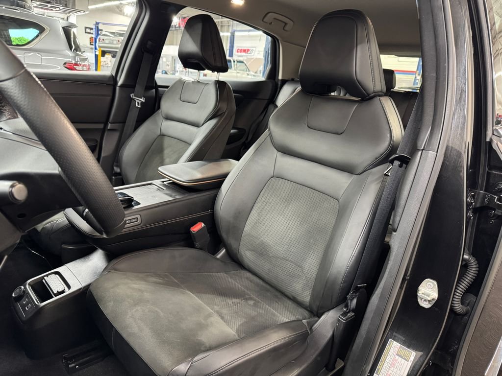 Used 2023 Black Diamond Pearl Nissan ENGAGE image 17