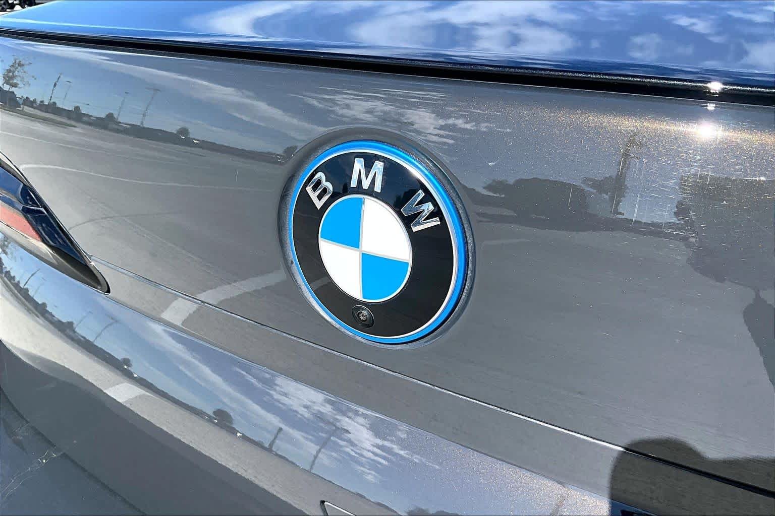 Used 2023 Individual Dravit Grey Metallic BMW xDrive60 image 29