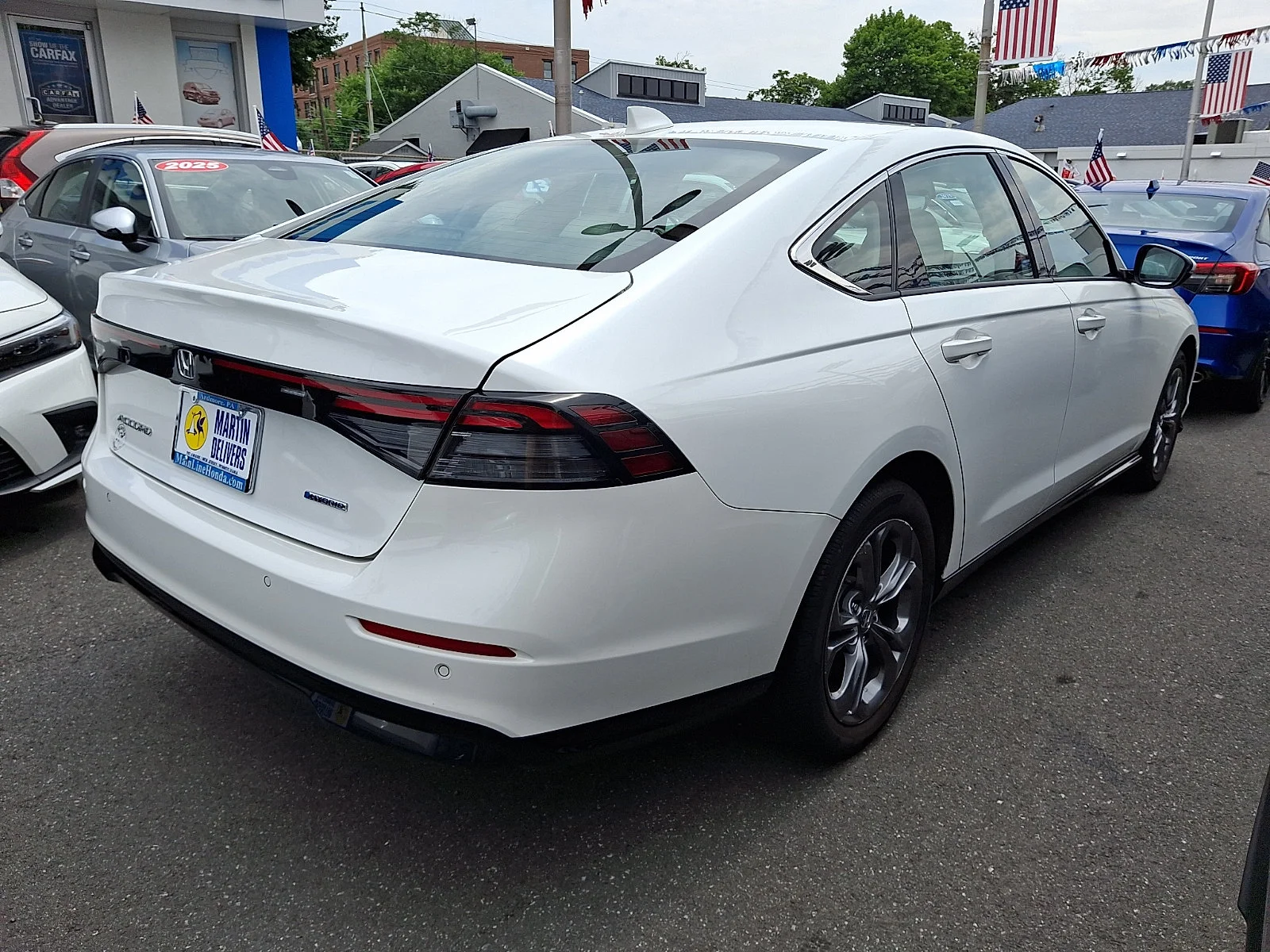 Used 2023 Platinum White Pearl Honda EX-L image 4