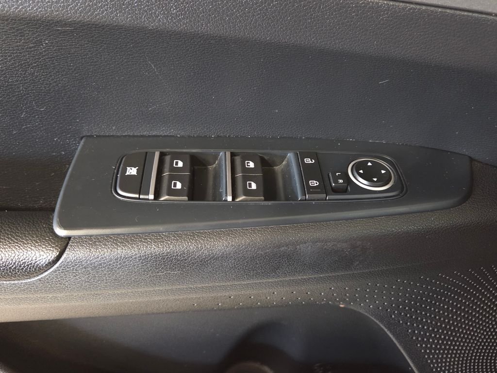 Used 2020 Silver Kia LXS image 28