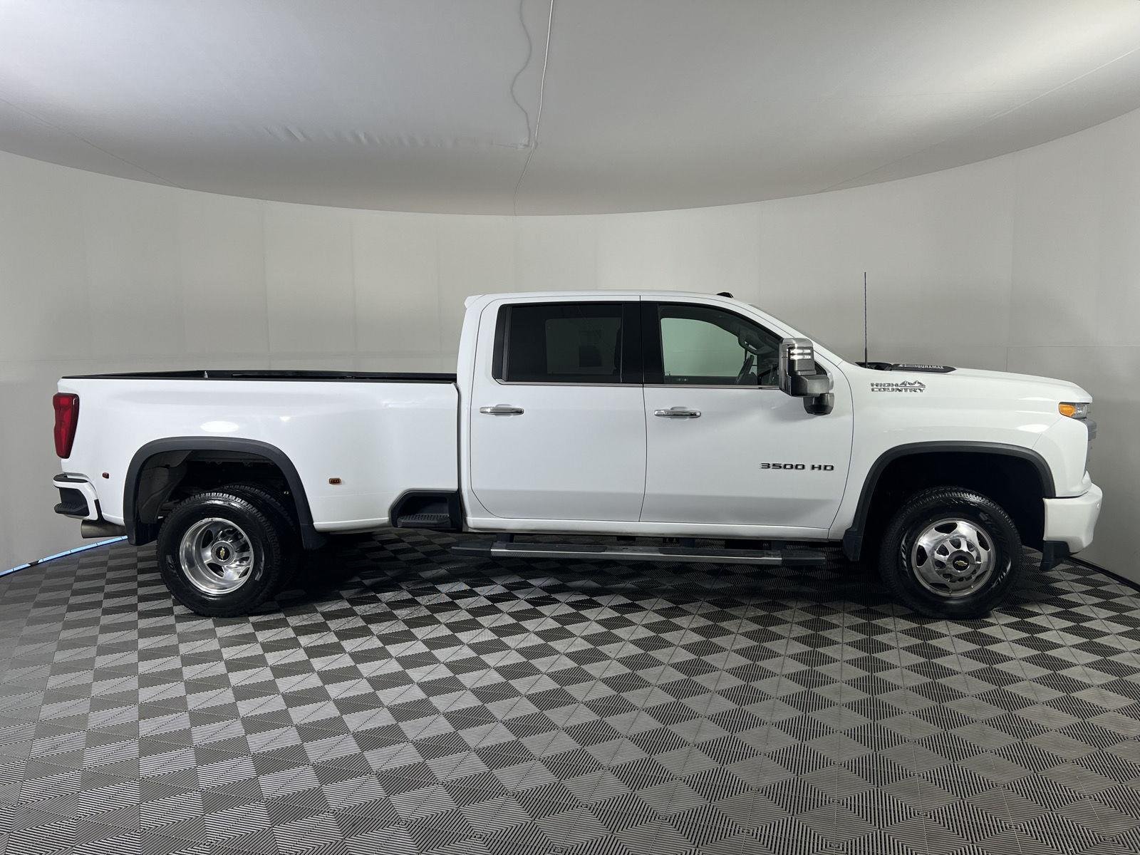 Used 2022 Summit White Chevrolet High Country image 22