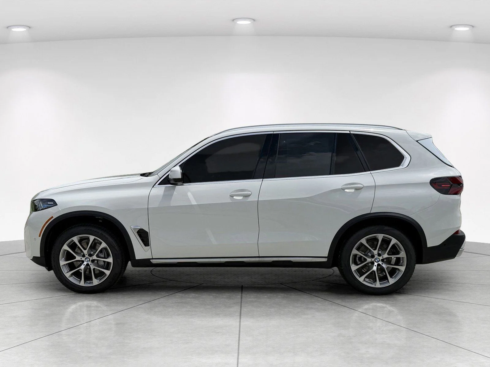 New 2026 Alpine White BMW sDrive40i image 7