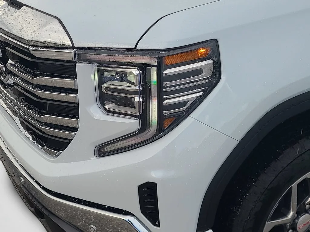 New 2026 Glacier White Tricoat GMC SLT image 24