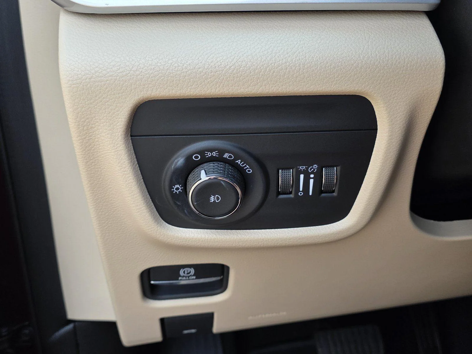 Used 2025 Velvet Red Pearlcoat Jeep Limited image 25