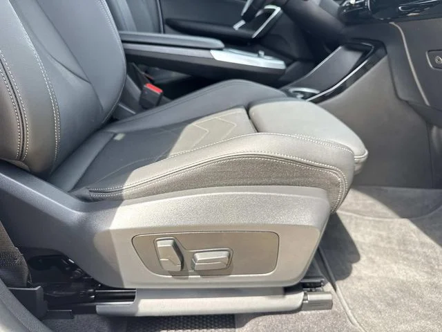 Used 2025 Silver BMW xDrive28i image 25