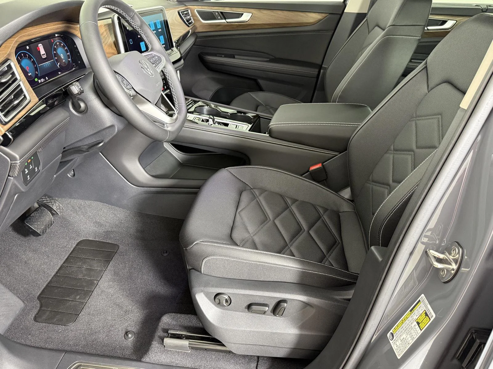 New 2026 Pure Gray Volkswagen 2.0T SE w/Technology image 9