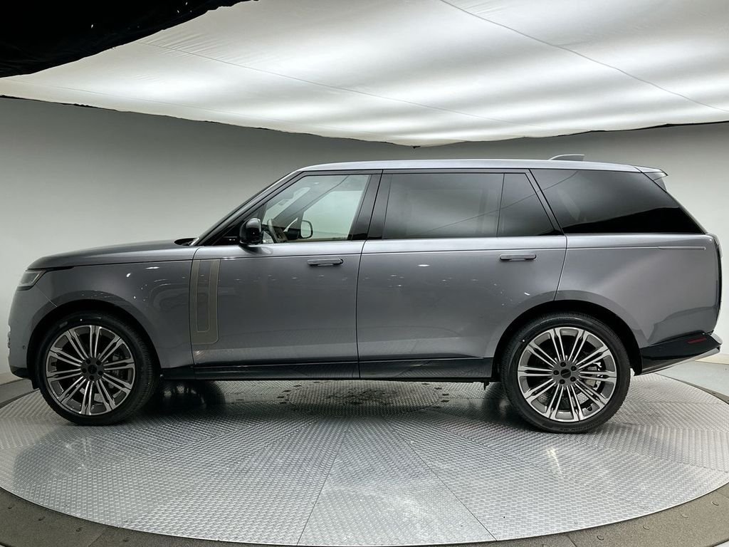 New 2026 Eiger Grey Land Rover SE image 2