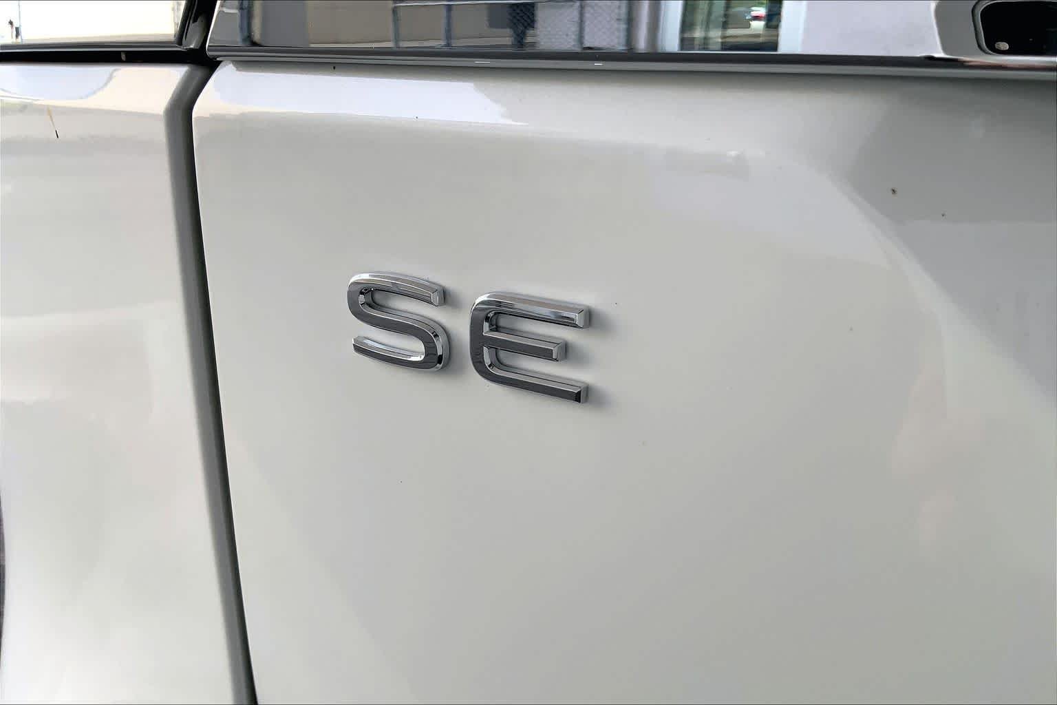 New 2026 Opal White Pearl Volkswagen 2.0T SE w/Technology image 15