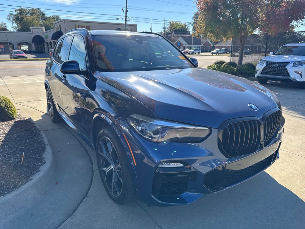 Used 2021 Blue Metallic BMW sDrive40i image 2