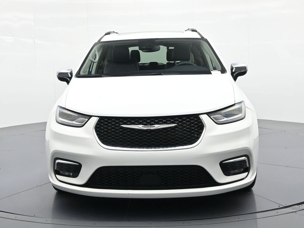 Used 2023 Bright White Clearcoat Chrysler Limited FWD image 3
