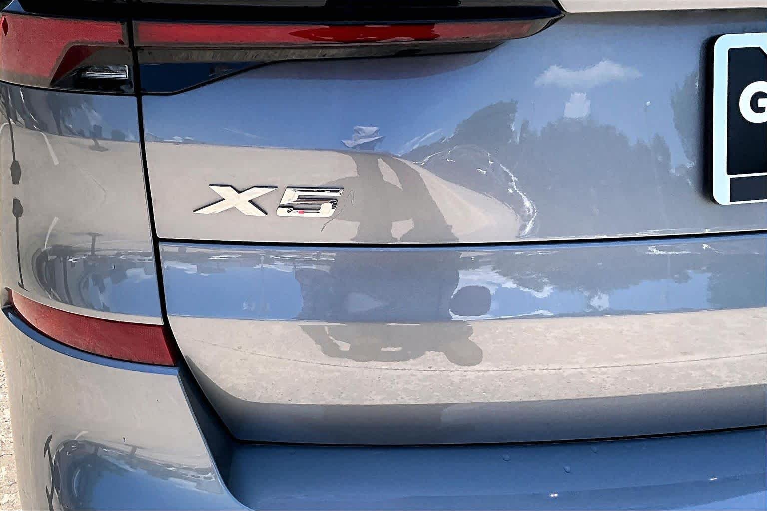 Used 2024 Skyscraper Grey Metallic BMW xDrive40i image 9