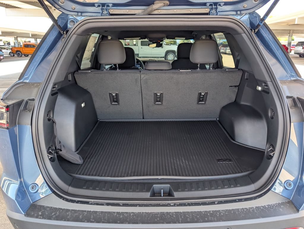 2027 Chevrolet Equinox LT - Photo 29