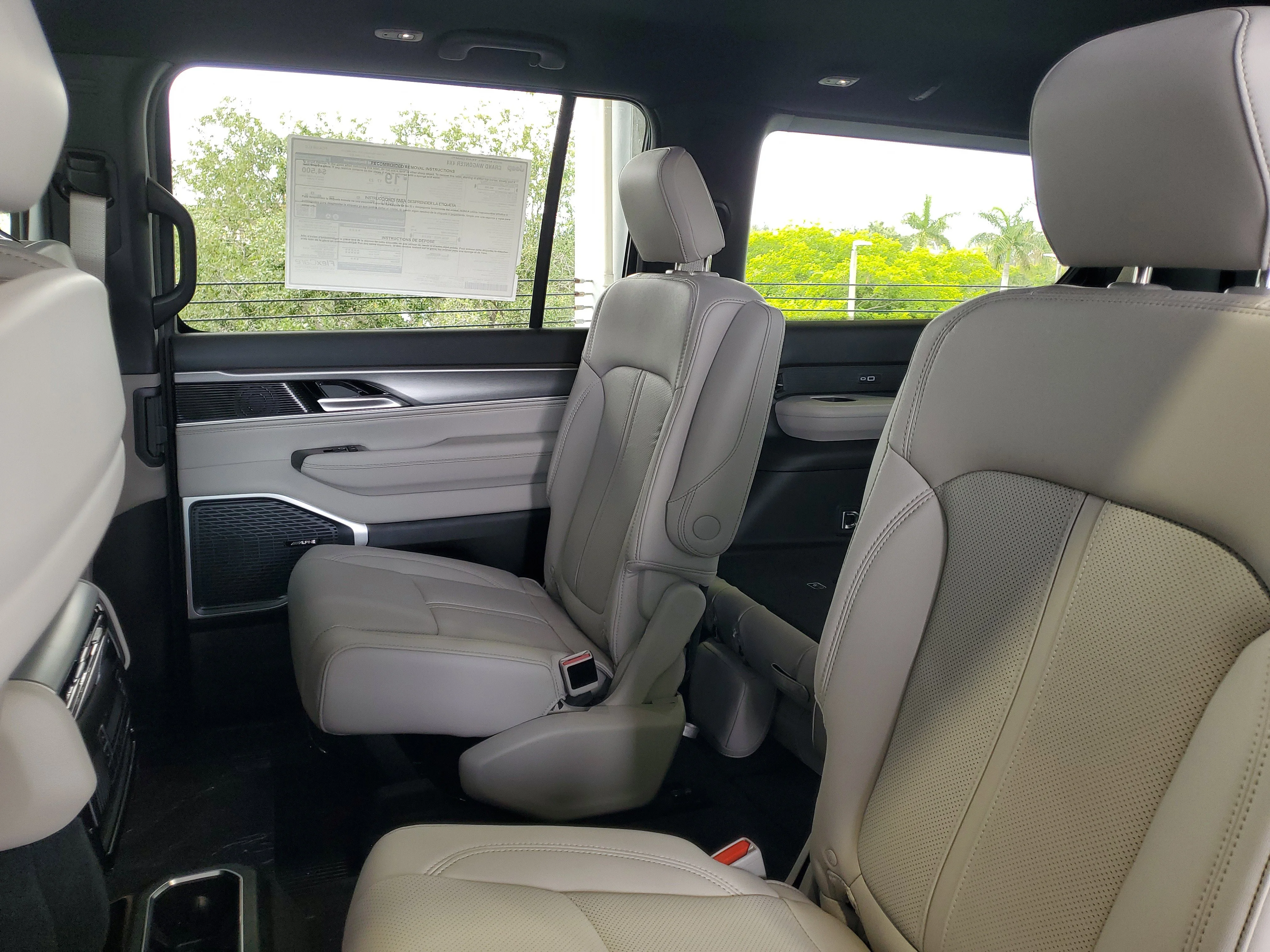 New 2026 Bright White Clear-Coat Exterior Paint Jeep  image 7