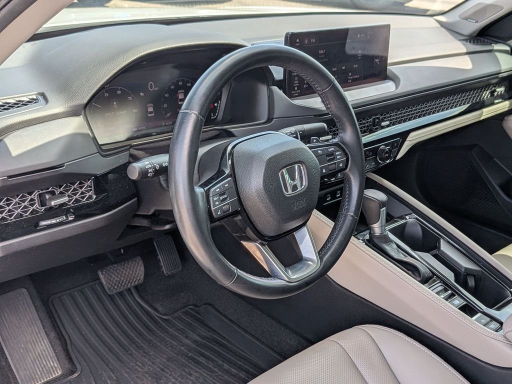 Used 2024 White Honda Touring image 27
