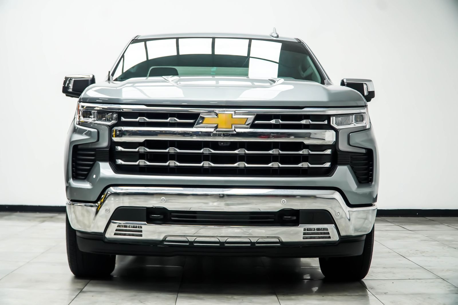 Used 2024 Gray Chevrolet LTZ image 9