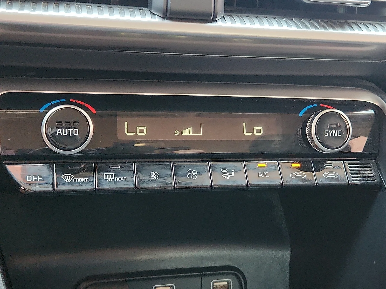Used 2023 Silver Kia LXS image 20