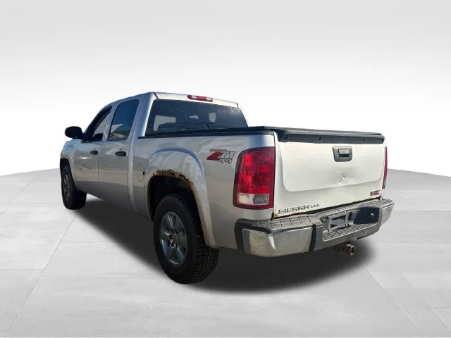 Used 2013 Silver GMC SLE image 7