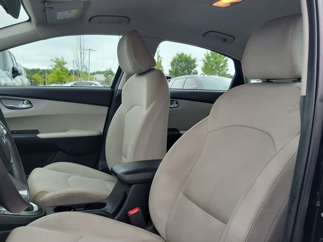 Used 2023 Black Kia LXS image 12