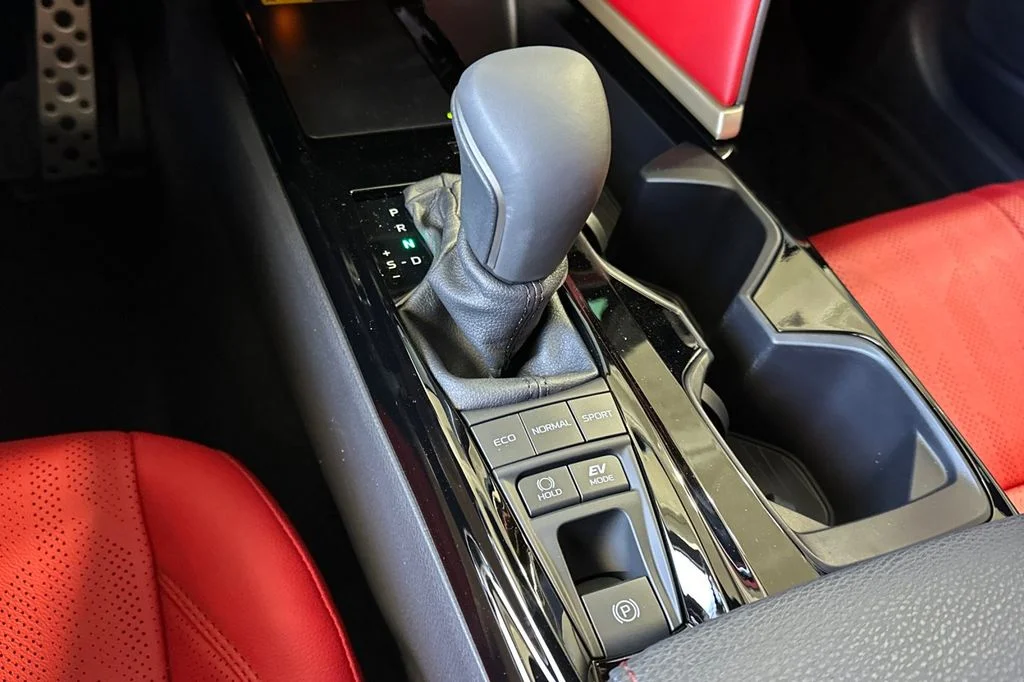 New 2026 Wind Chill Pearl with Midnight Black Metallic roof <sup>1</sup> Toyota  XSE image 20
