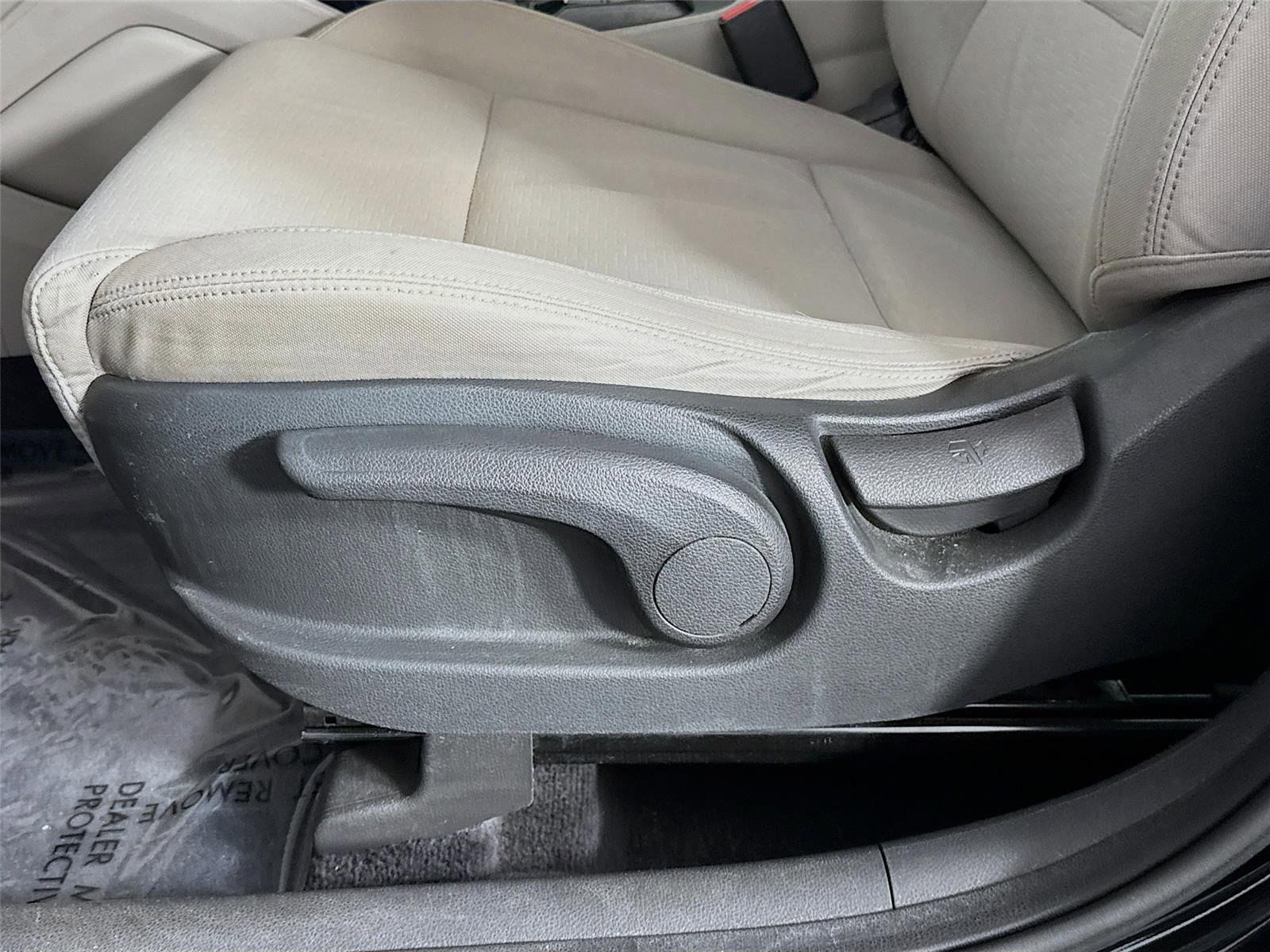 Used 2019 Black Noir Pearl Hyundai SE image 19