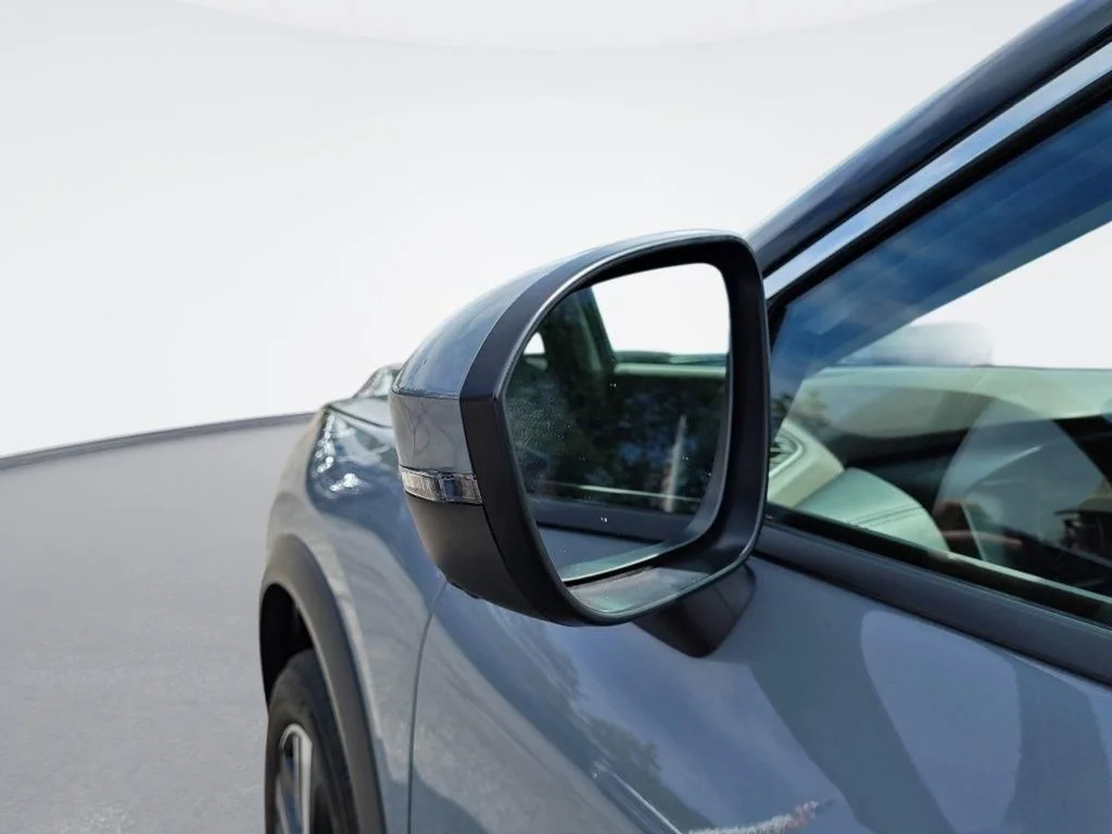 Used 2023 Gray Nissan SL image 10
