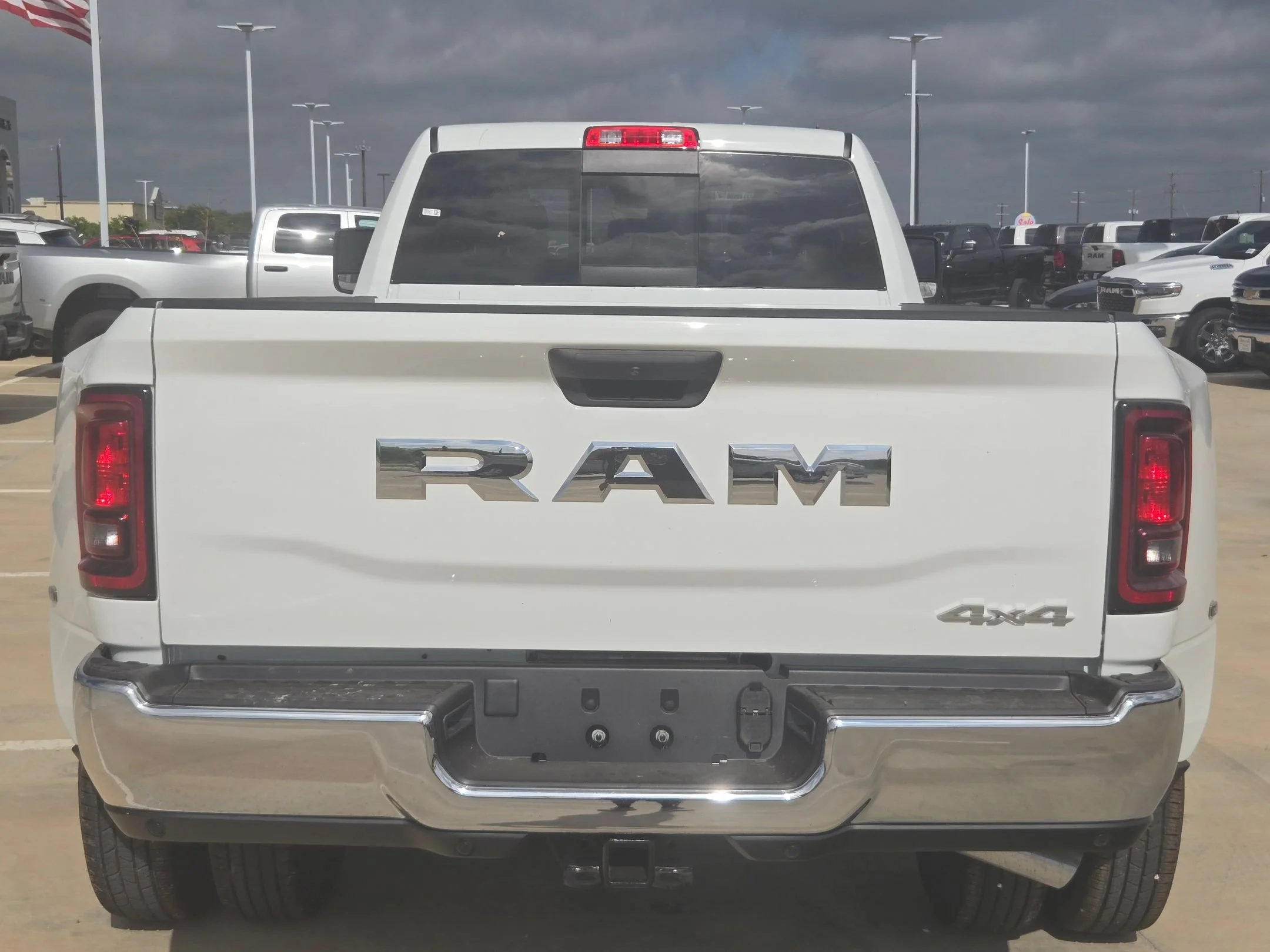 New 2026 Bright White Clear-Coat Exterior Paint RAM Tradesman image 4