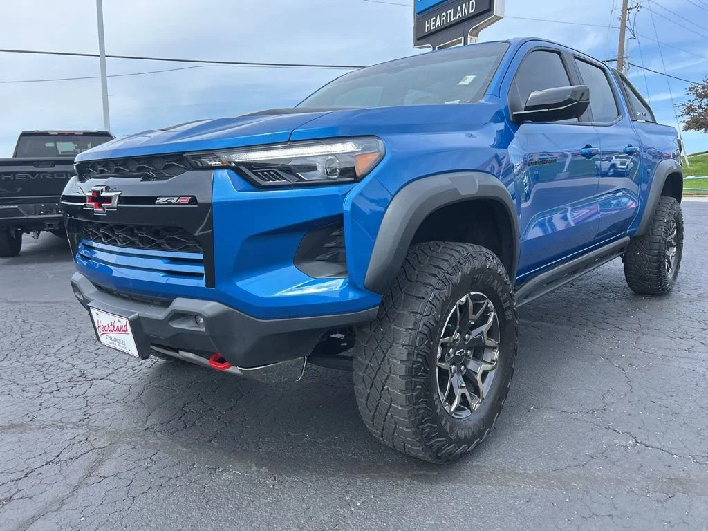 Used 2024 Chevrolet Colorado ZR2 with VIN 1GCPTFEK5R1184670 for sale in Kansas City