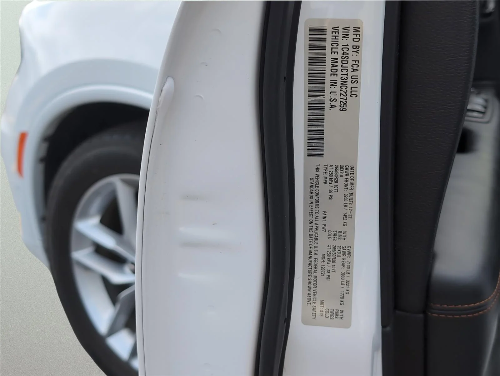 Used 2022 White Knuckle Clearcoat Dodge R/T image 10