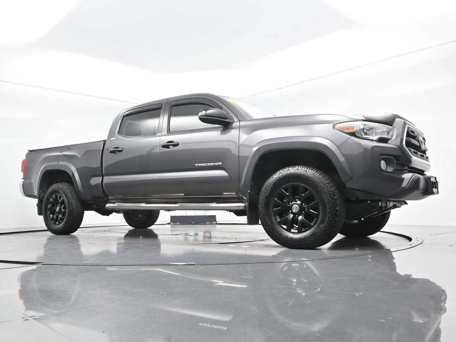 Used 2017 Magnetic Gray Metallic Toyota SR5 V6 image 40