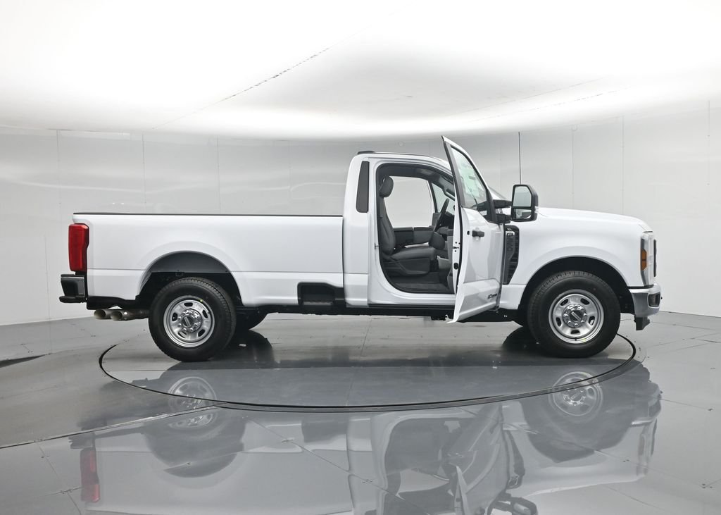 New 2026 Oxford White Ford XL image 4