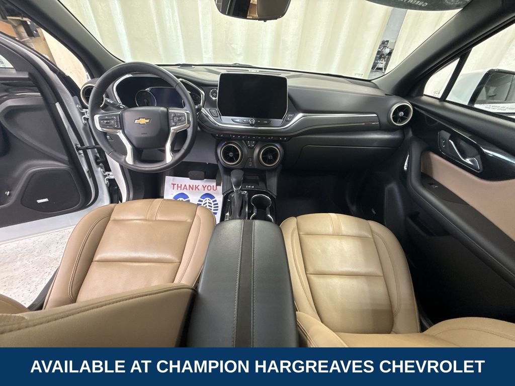 Used 2024 Iridescent Pearl Tricoat Chevrolet Premier image 27