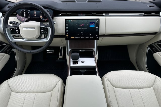 New 2026 Carpathian Grey Land Rover SE image 12