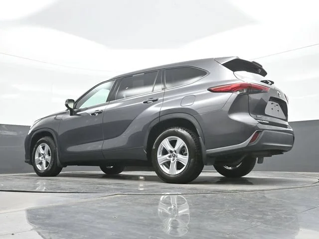 2022 Toyota Highlander LE - Photo 19