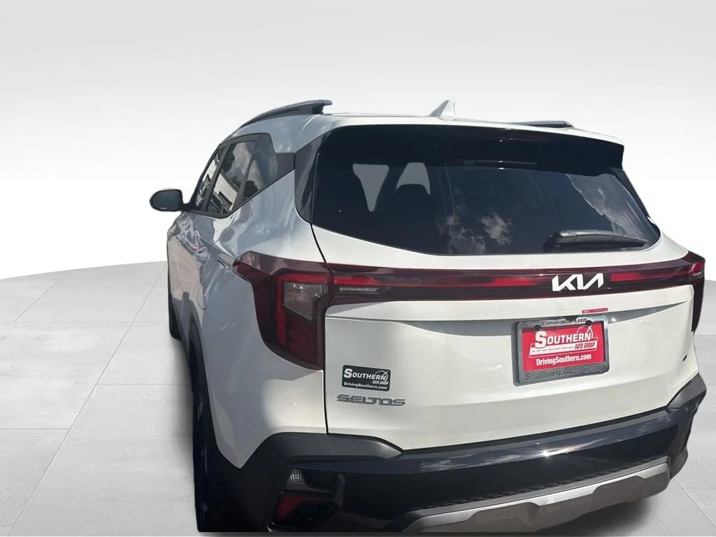 Used 2024 White Kia SX image 15