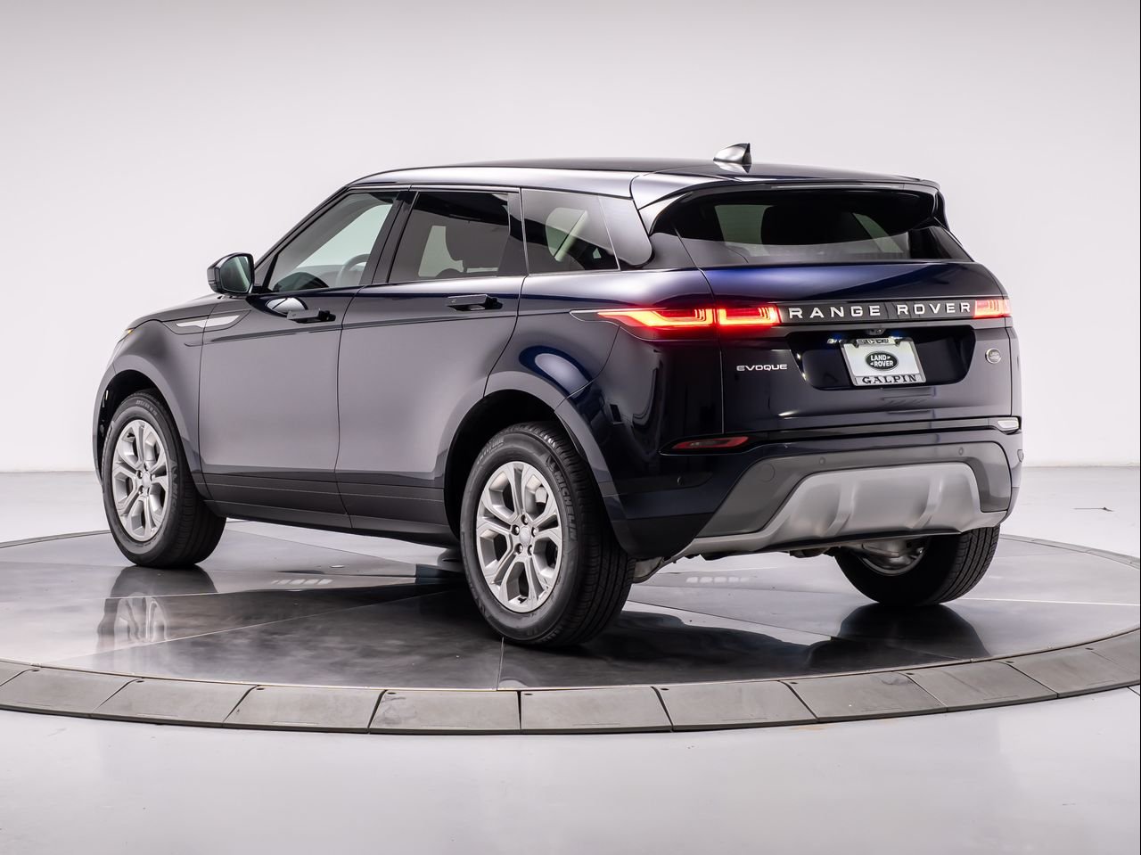 Certified Used 2023 Portofino Blue Metallic Land Rover S image 3