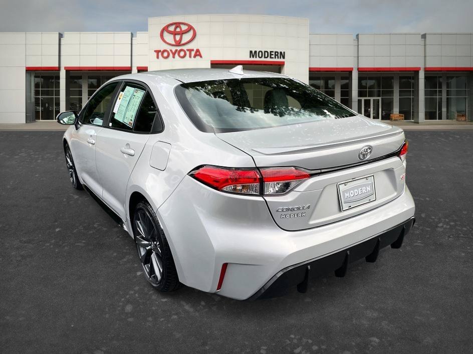 Used 2025 Classic Silver Metallic Toyota SE image 7