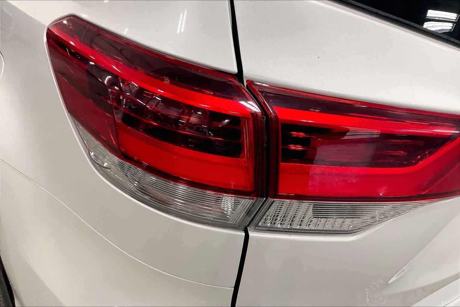 Used 2019 Blizzard Pearl Toyota XLE image 29