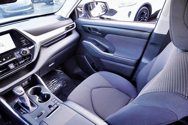 Used 2025 Silver Toyota LE image 20