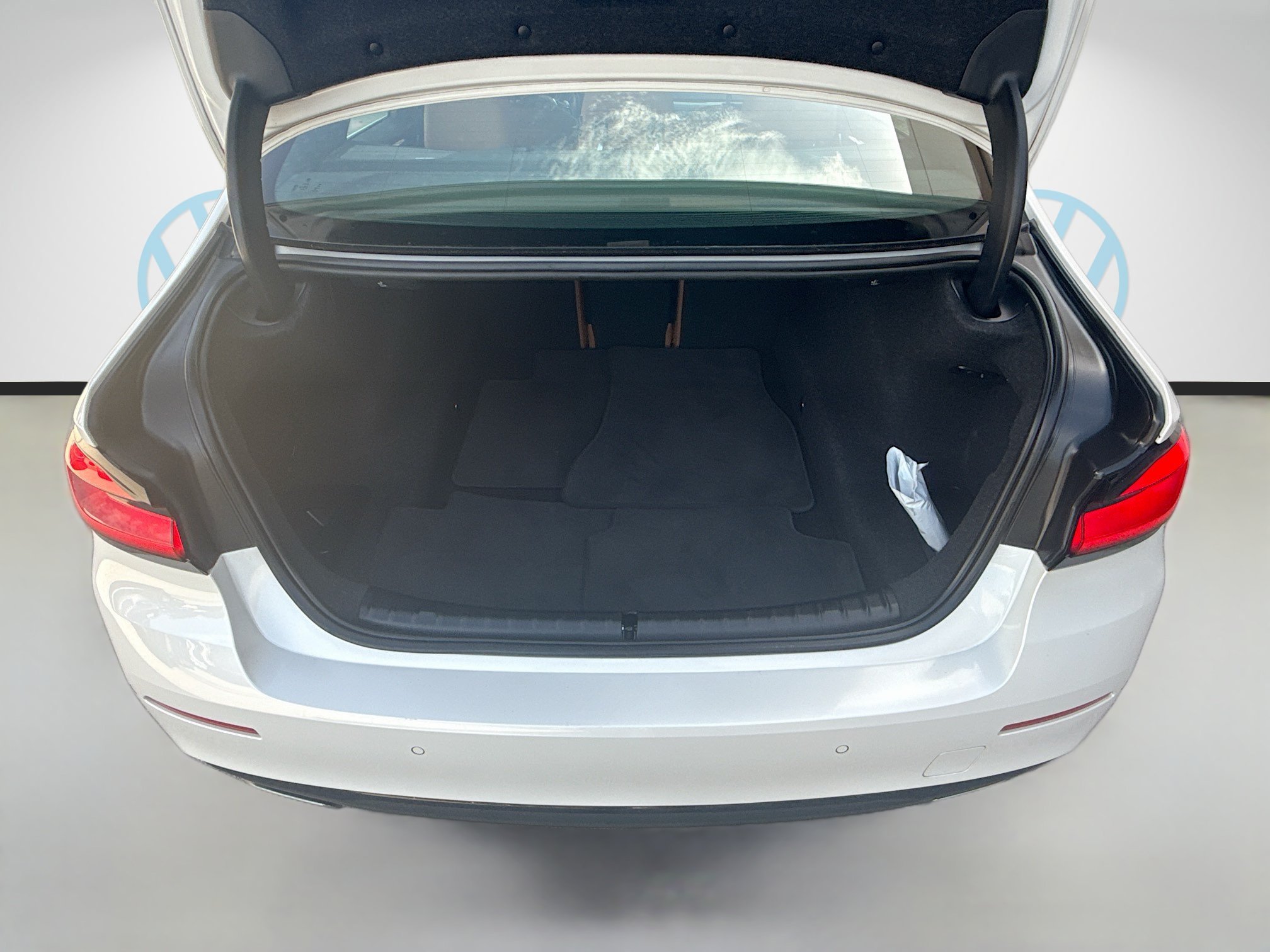 Used 2022 Mineral White Metallic BMW 530i xDrive image 27