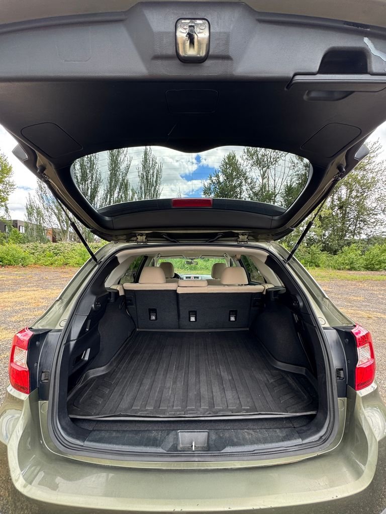 Used 2017 Wilderness Green Metallic Subaru 2.5i Premium image 8