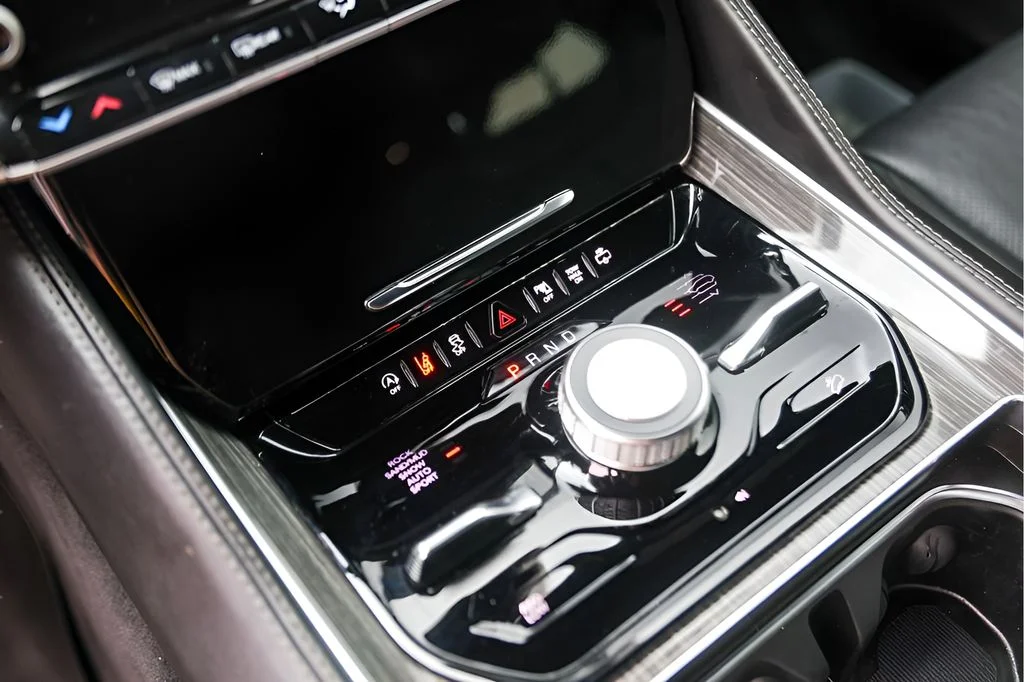 Used 2022 White Jeep Series III image 23