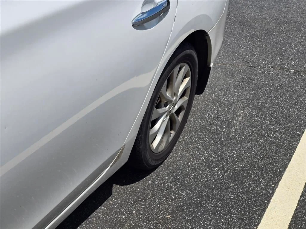 Used 2013 White Nissan SL image 20