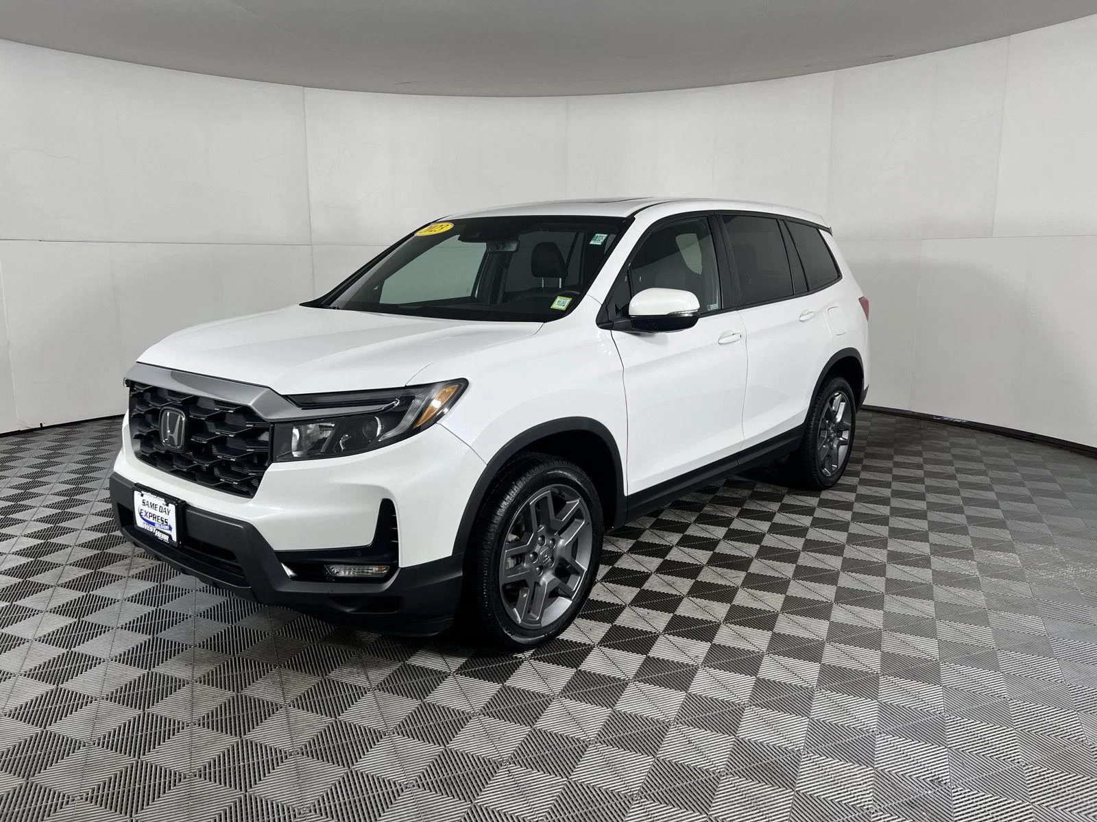 Used 2023 Platinum White Pearl Honda EX-L image 3