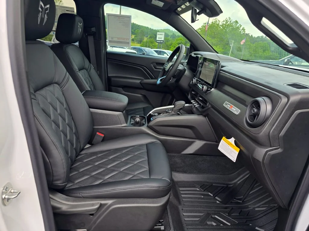 New 2026 White Chevrolet Trail Boss image 27