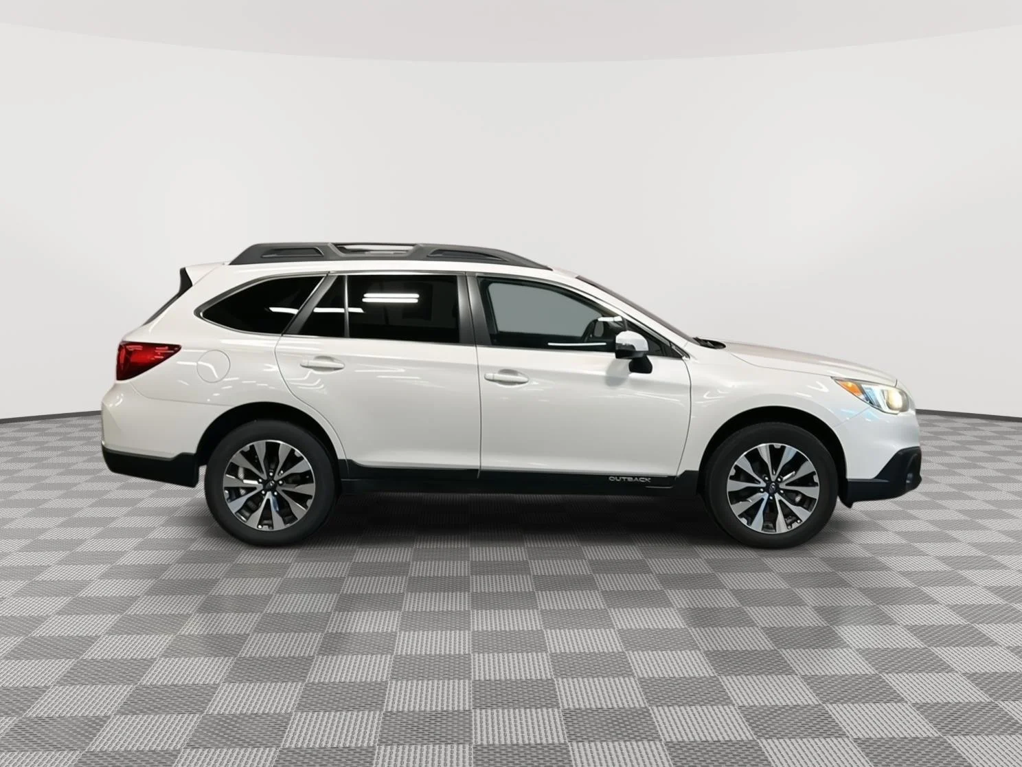 Used 2015 Crystal White Pearl Subaru 2.5i Limited image 2