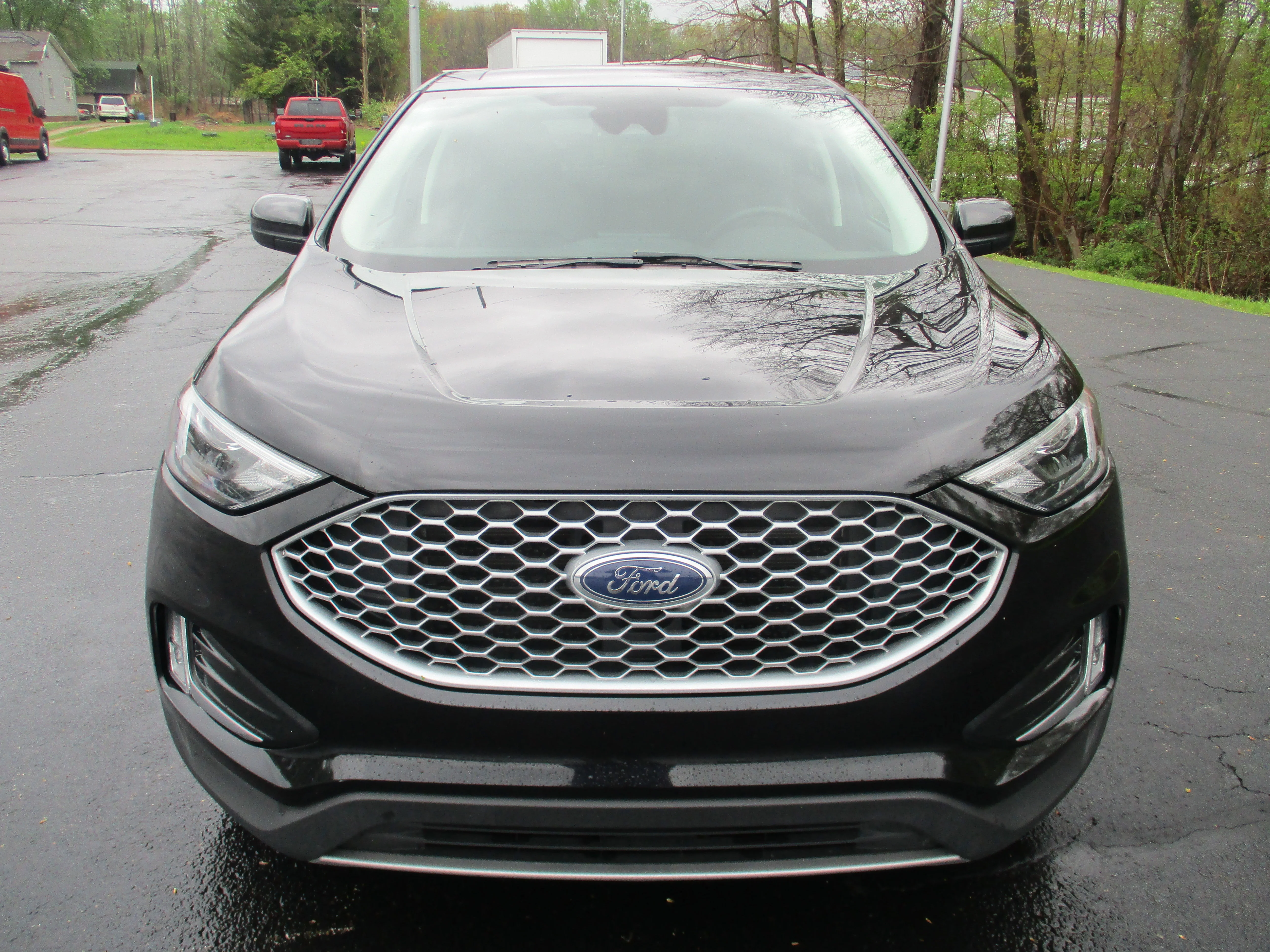 Used 2023 Agate Black Metallic Ford SEL image 5